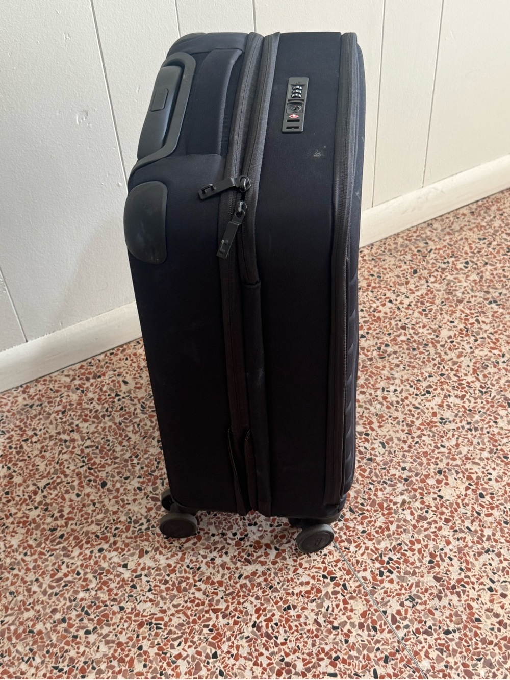 Away Black Softside Carry-On Rolling Spinner Suitcase Luggage - Picture 4 of 15